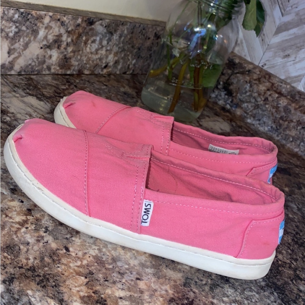 Toms youth size 4. Pink, only minor show of wear